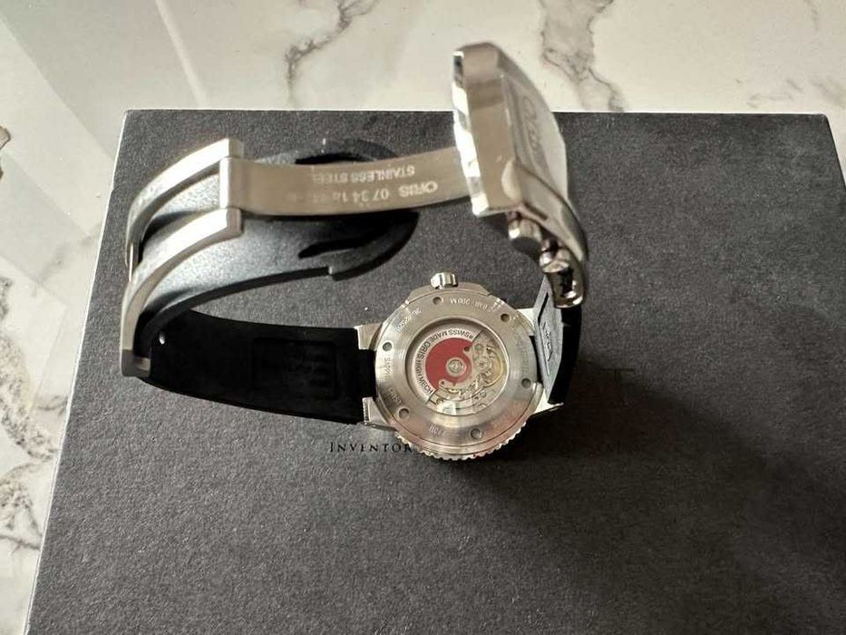 Часовник Oris Aquis