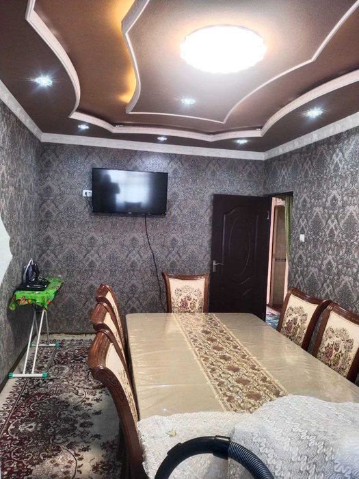 Eshonguzarda 3 xonali uy sotiladi