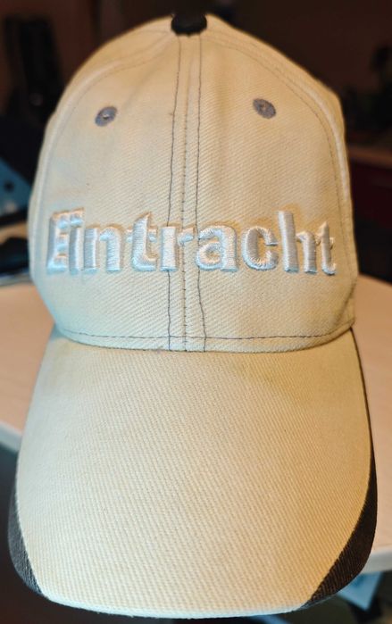 Шапка Eintracht Frankfurt – оригинален фен артикул