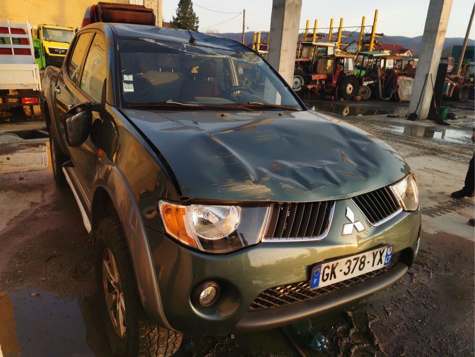 Mitsubishi L200 avariat