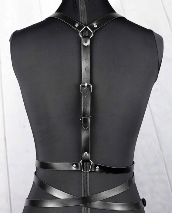 Centura neagra cu inele metalice tinuta festival