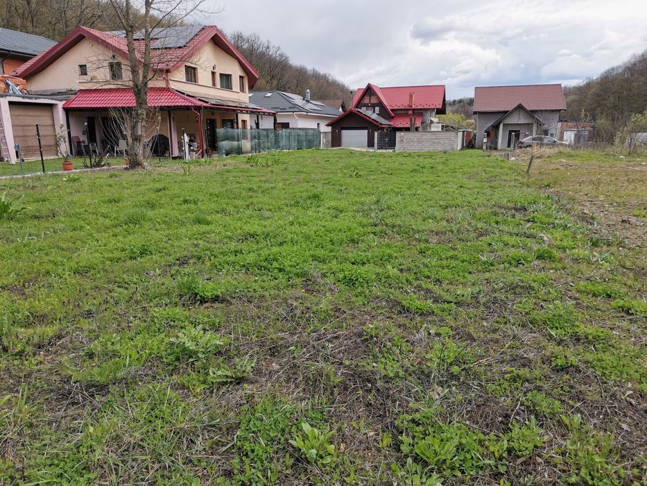 Teren intravilan de vânzare