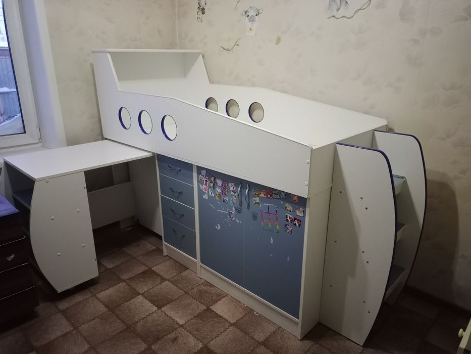 Детская кровать со шкафом