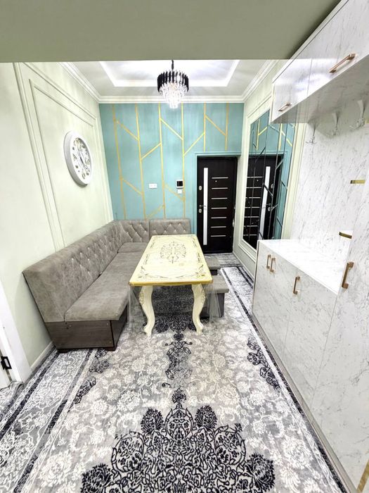 Сдается 1х переделанный как 2 х комнатная квартира Крытый рынок 350 $