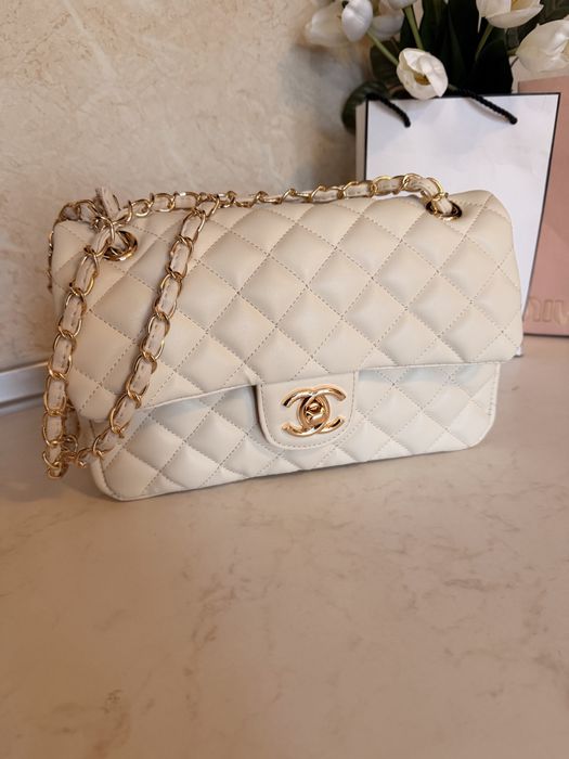 Дамска чанта Chanel Classic среден размер екрю