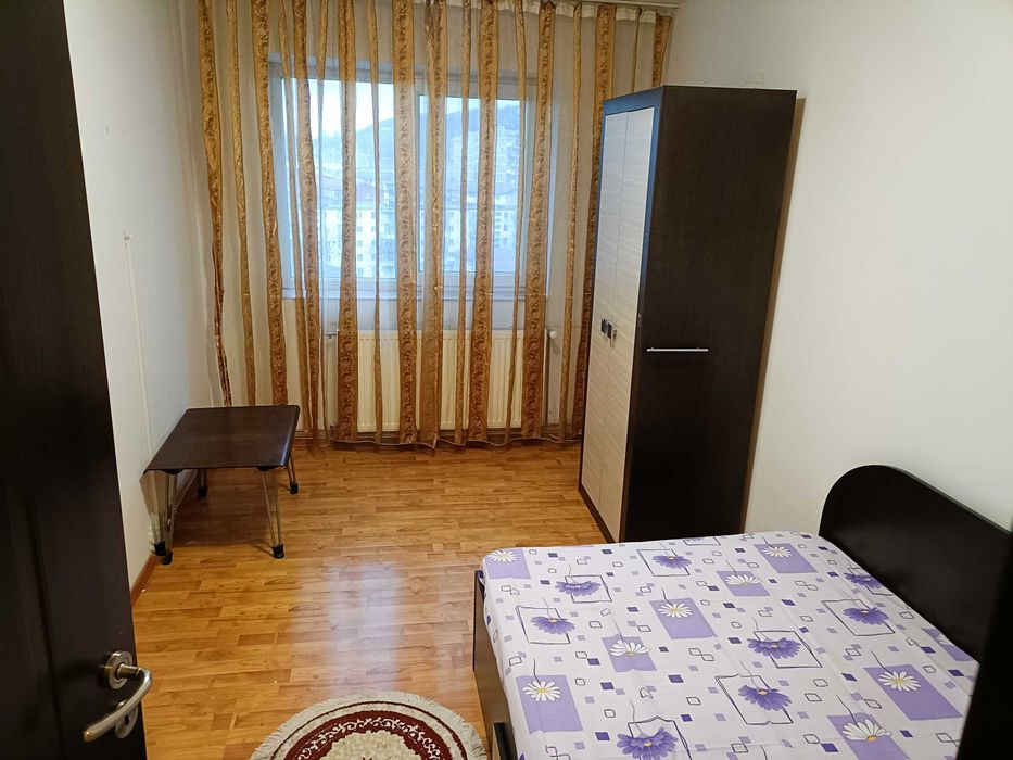 Inchiriez apartament 3 camere