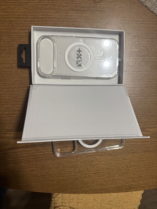 Прозрачни оригинални нови кейсове за iPhone 17 Air и iPhone 17 Pro
