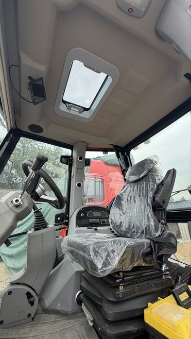 Экскаватор-погрузчик Hyundai H940S