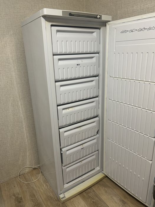Продается морозильник Indesit
