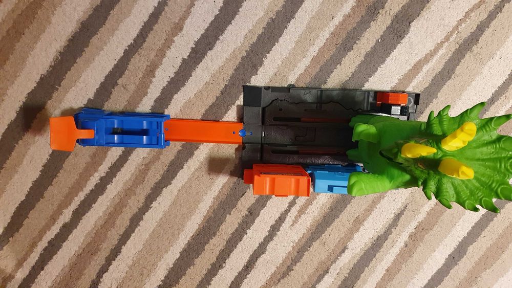 Писта Hotwheels Динозавър