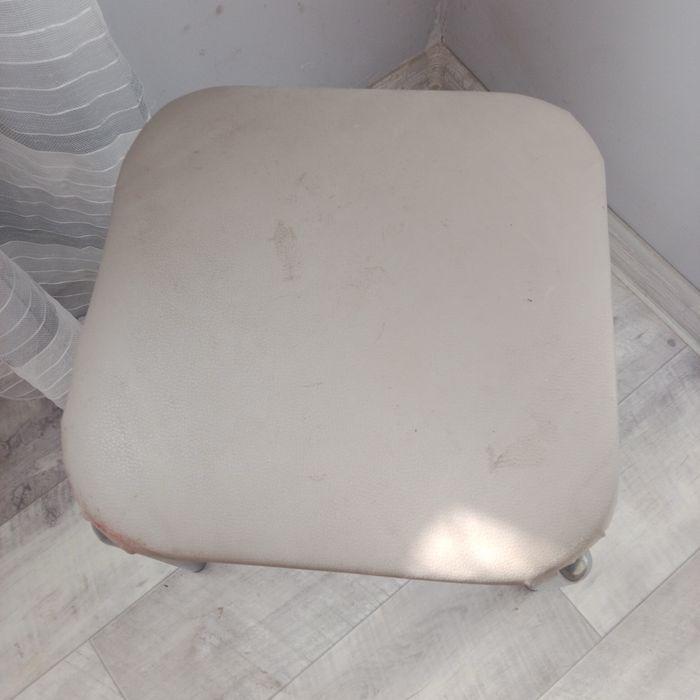 Табурет бар Акшакурда.