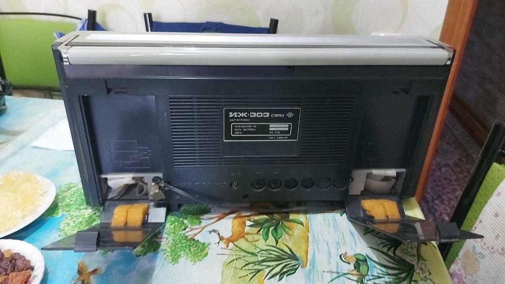 Продаётся магнитофон советский модель.Иж 303.