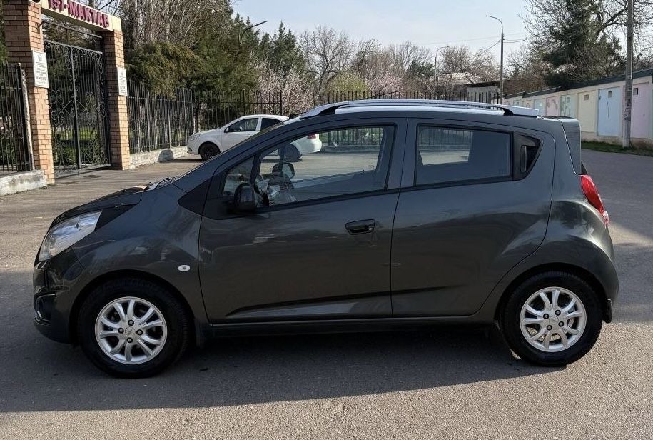 Спарк в отл состоянии, первые руки