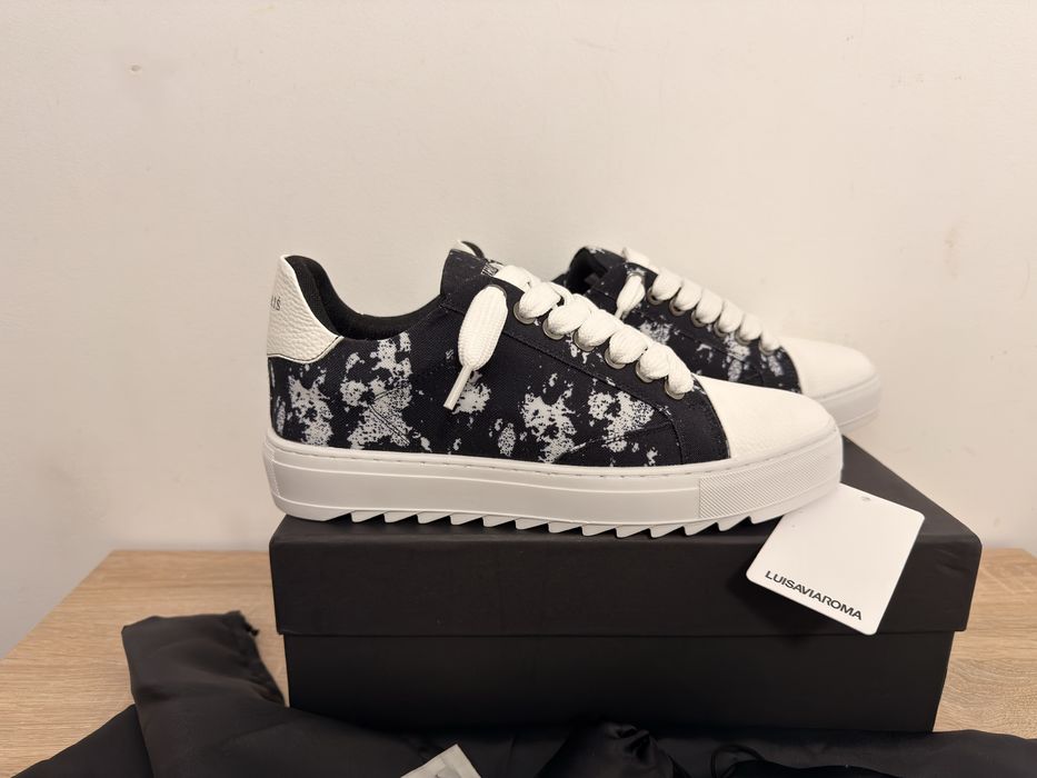 ! Reducere ! Adidasii numeris negri/alb