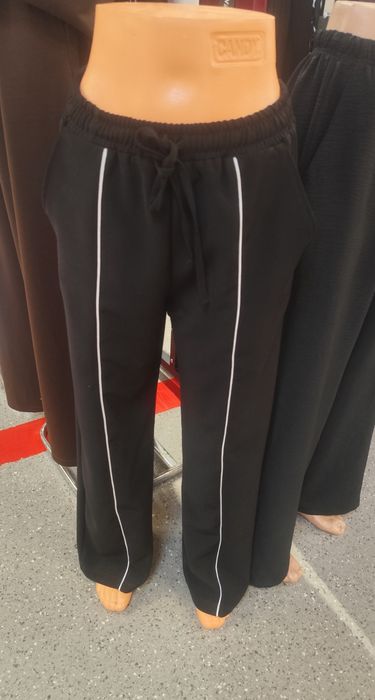 Pantaloni negri cu dunga alba