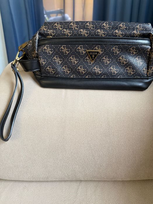 Чантичка/несесер унисекс Guess