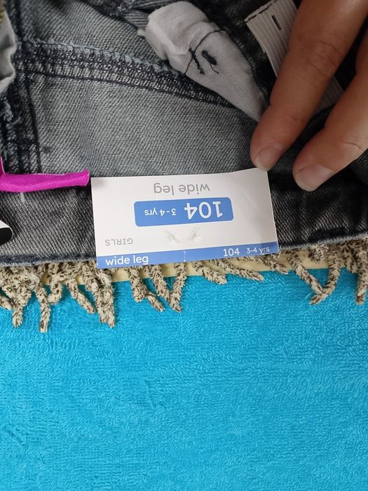 Продам джинсы детские