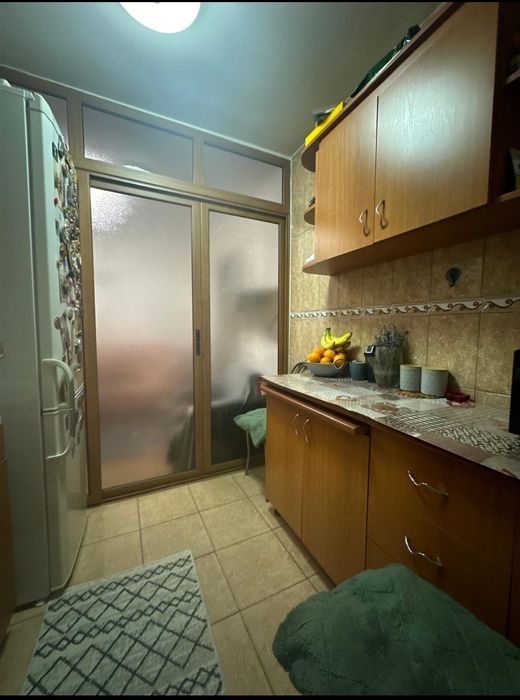 Ofer spre închiriere apartament cu 2 camere
