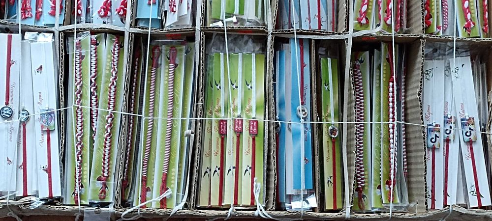 Мартеници на едро