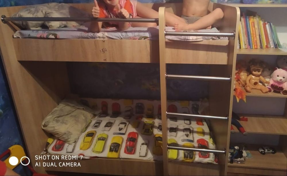 Продаю детскую двухъярусную кровать
Длина спального места