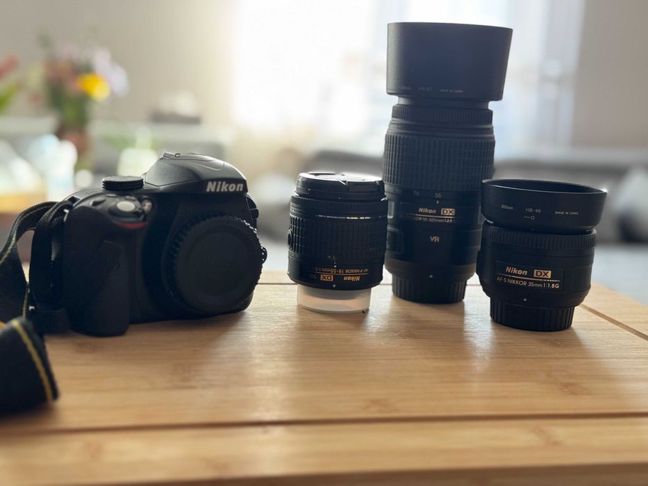 DSLR Nikon D3300 24.2MP + 18-55mm f/3.5 + 35mm f/1.8 + 55-300mm f/4.5