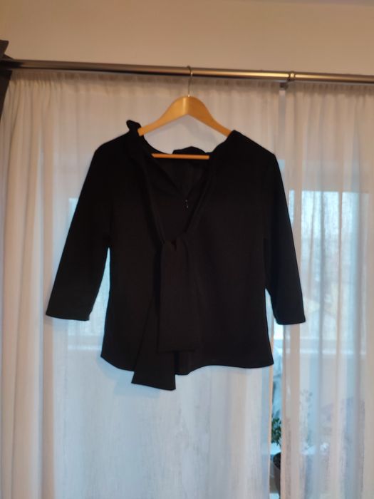 Bluza eleganta , culoare negreu , marime xs