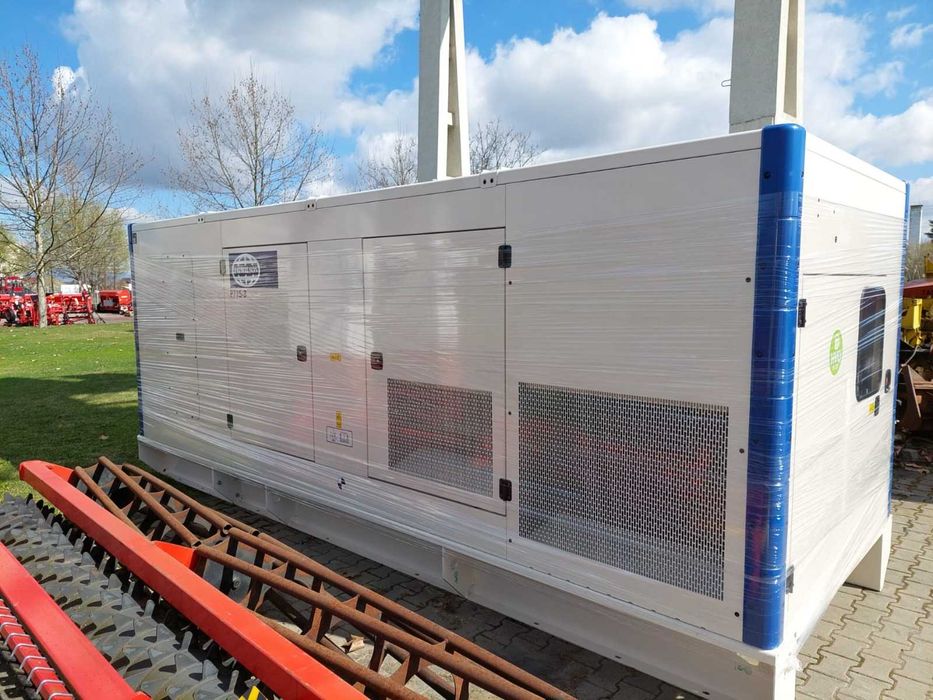 Generator industrial Perkins 715 kva 572 kw uz intensiv, nou an 2026