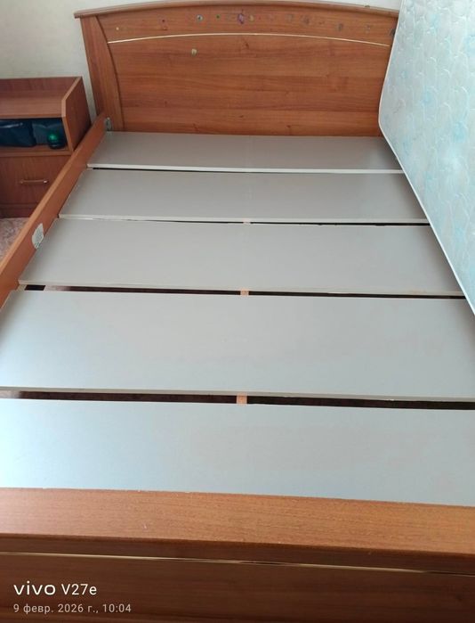 Продам шкаф,кровать и тумбочку