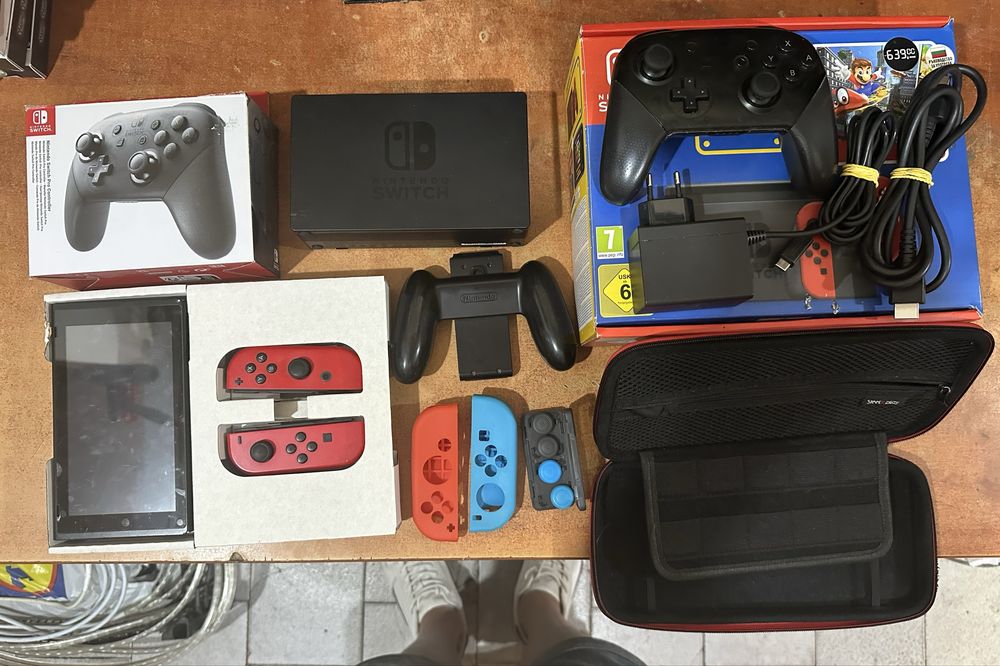 Nintendo Switch V2 + Pro Controller + 7 игри + Калъф + Пълен комплект с всички аксесоари за модела