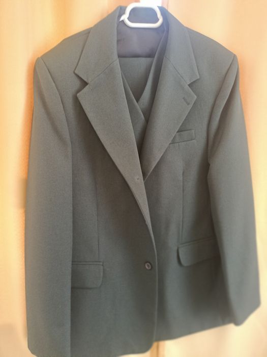 Costum întreg de buna calitate