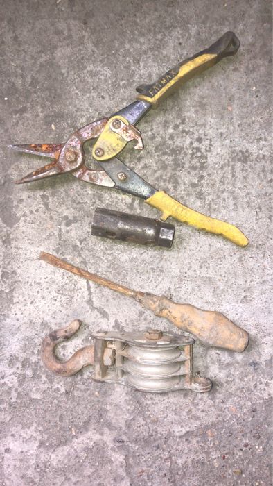 Грабли, лопаты, молотки, кувалды