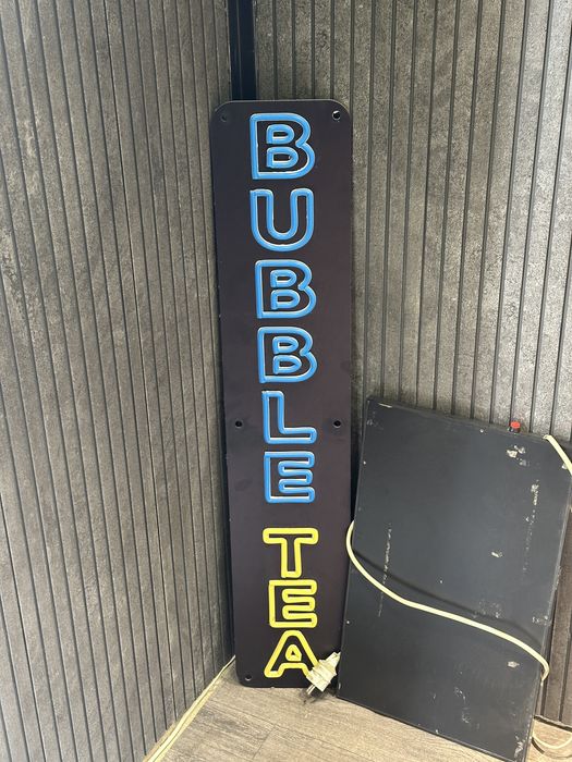 Неоновая вывеска