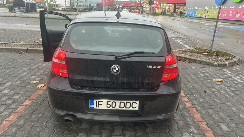 Vand bara fata / spate + stopurii  si interior textilfacelift bmw e87