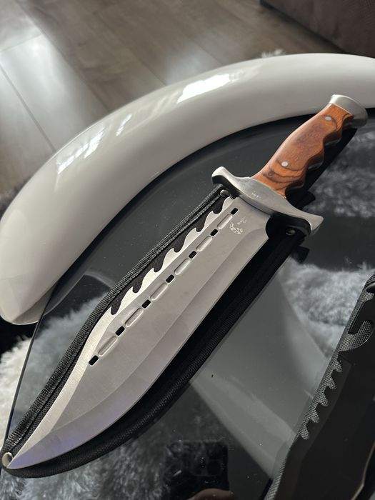 Cutite de vanatoare si baioneta AK47