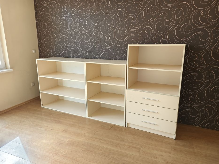 Продавам вграден гардероб на шкафове