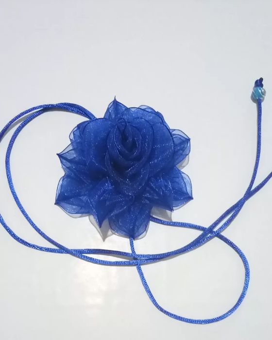 Цветы броши-большие и маленькие из ткани