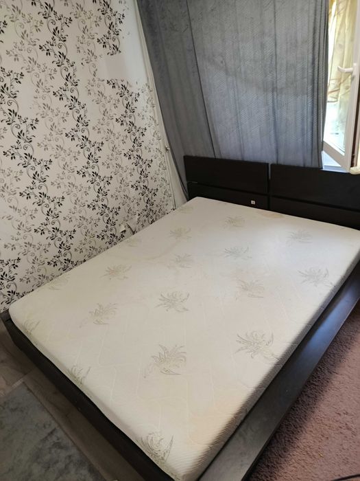 Vând pat cu saltea