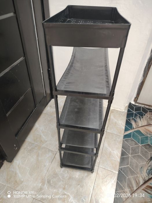 Продаем обувьницу