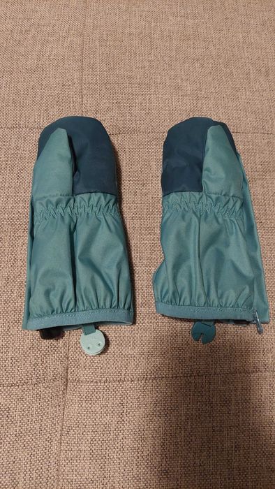 Зимен комплект на WEDZE за дете на 2-3 г. (гащеризон, яке и ръкавици)