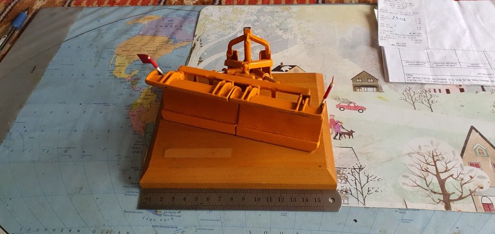 Obiecte decorative machete de colecție.  Excavator, tractor și o lamă