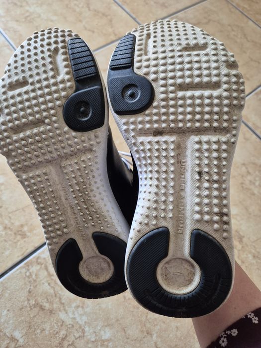Adidasi Under Armour 37.5
