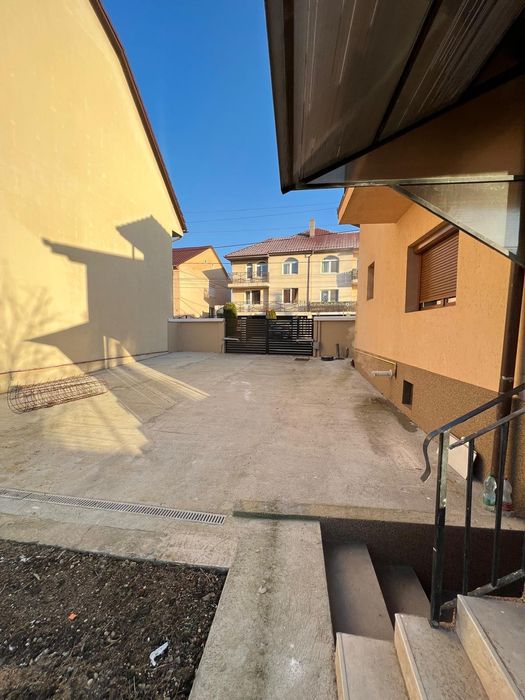 Casa de închiriat 5 camere