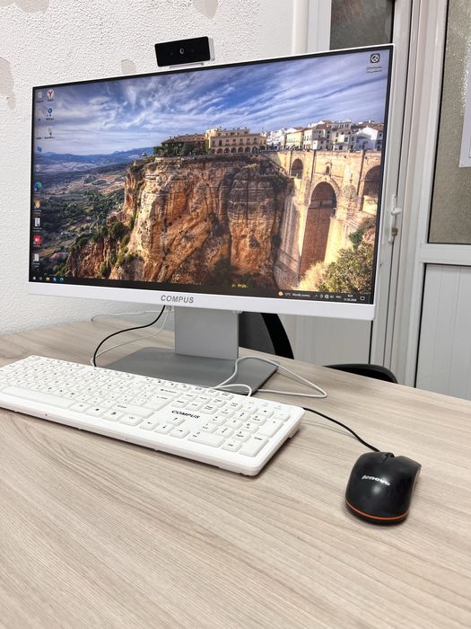 Продам моноблок настольный