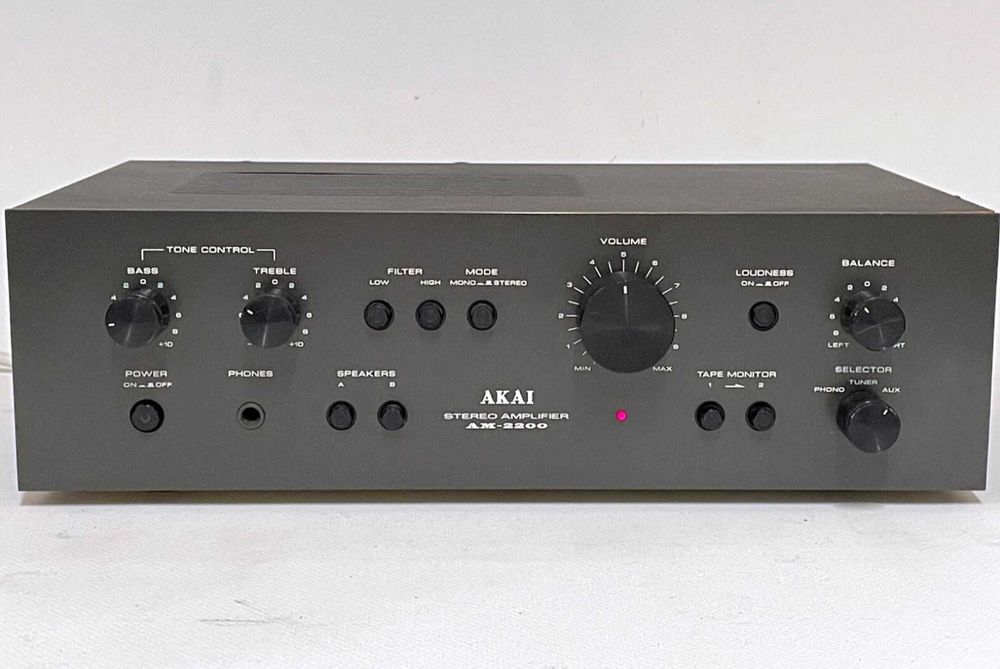 Стерео усилвател AKAI AM-2200