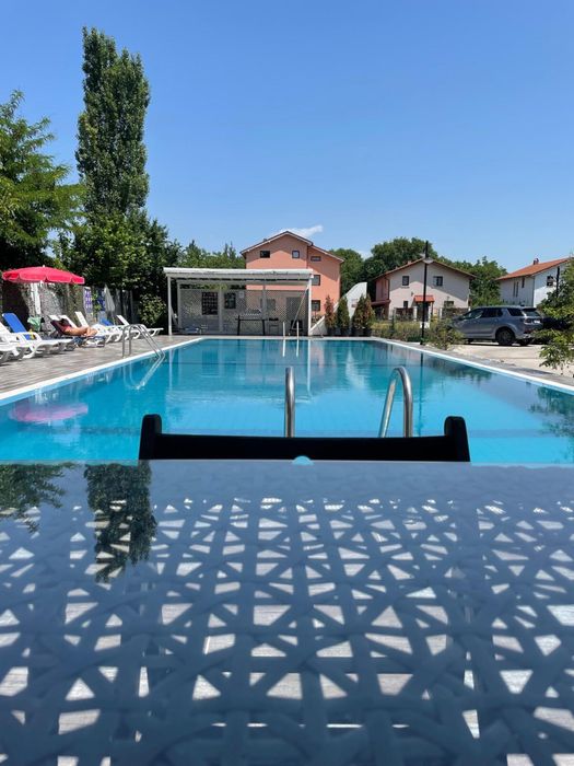 Garsoniera cu bucatarie inchisa /Complex cu piscina