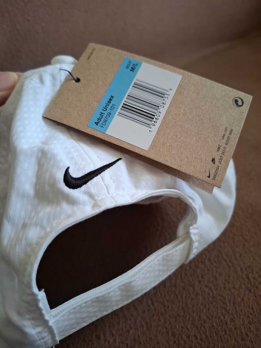 Бяла шапка с козирка Найк/ Nike, един размер, чисто нова