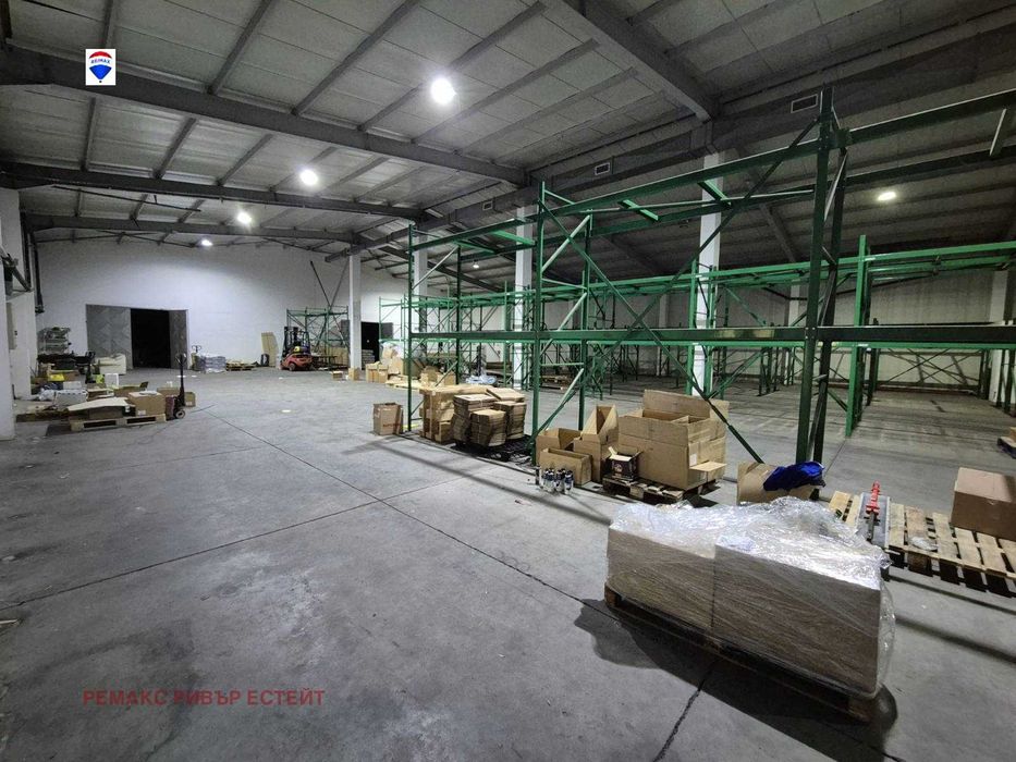 Дава се под наем Склад в Русе, Промишлена зона - Изток - 1607 кв.м за 4900 € - Снимка #2