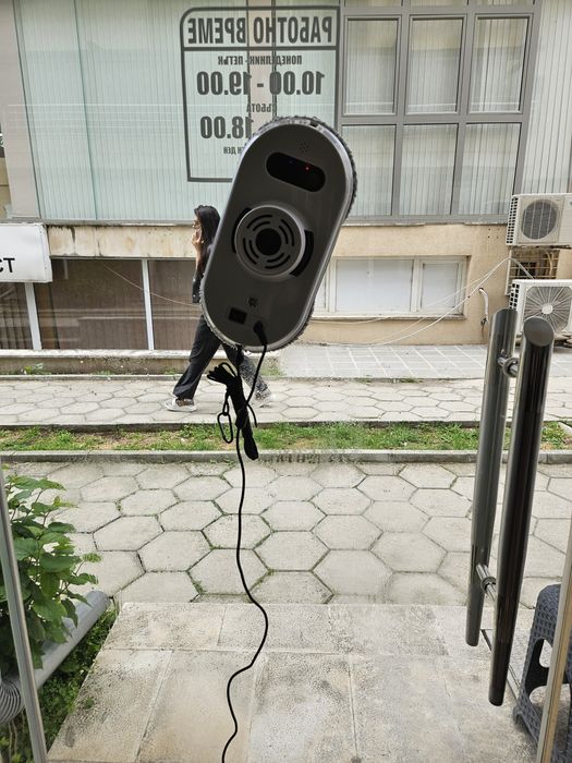 Робот за почистване на стъкла