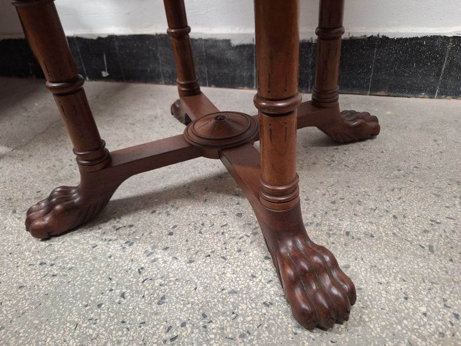 Антична Викторианска маса орех