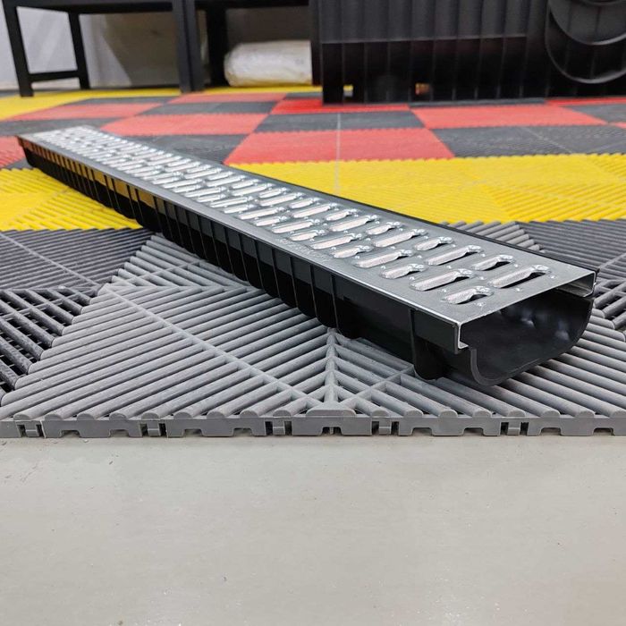 Лоток пластиковый SteePlain DN100 H55 с решеткой